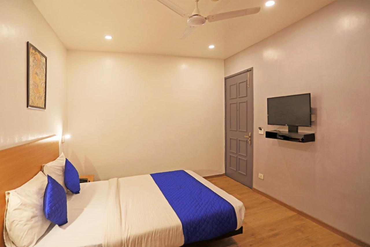 Hotel Yellow Chilli Britannia Chowk- Couple Friendly Local Id Accepted Nova Deli Exterior foto